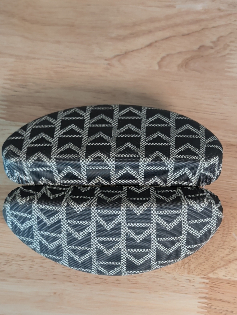 Michael Kors Logo Black & Cream Eyeglass Case - Picture 5 of 8